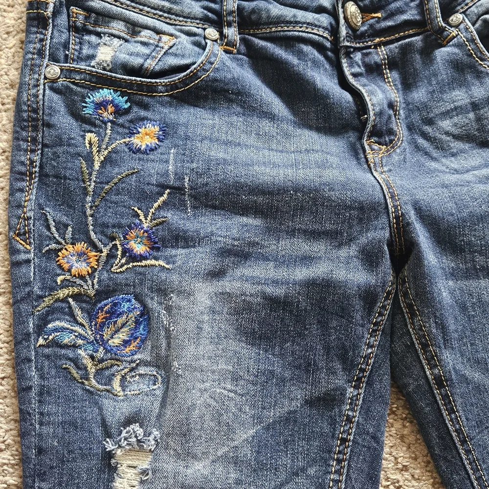 Embroidered Jeans - Picture 4 of 11